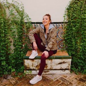 Meet your Posher, Danielle